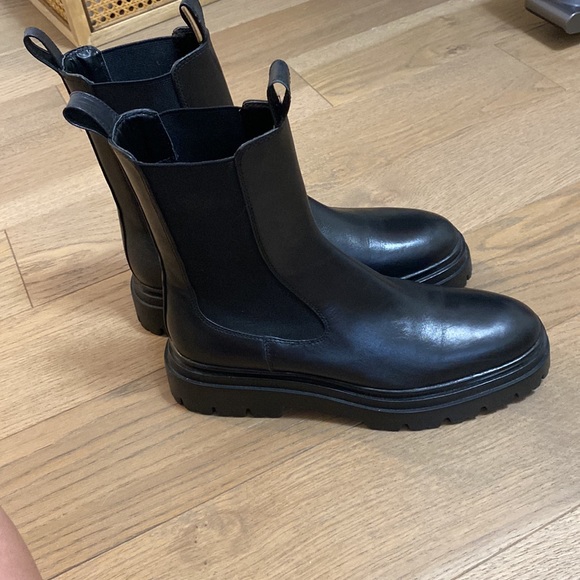 ZARA Black boots - Picture 1 of 5